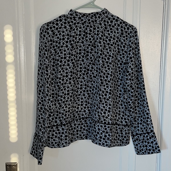 Work attire - Picture 2 of 3